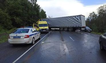 Фото В Челябинской области на трассе М-5 ограничили движение из-за двух ДТП и дорожных работ