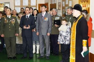 Фото В танковой бригаде освящена мемориальная доска Герою России, разведчику Юрию Шадуре