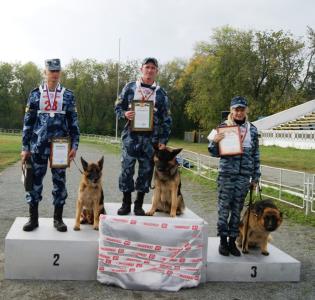 Фото Магнитогорский кинолог с ищейкой Блэком – победитель чемпионата ФСИН России