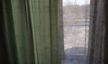 Фото Спасатели помешали жителю Миасса отправиться в пьяный «полет» из окна