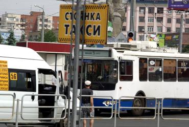Фото В Челябинске из маршрутки выпали пассажиры