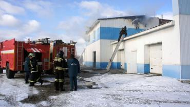 Фото В Челябинске едва не сгорела автомойка