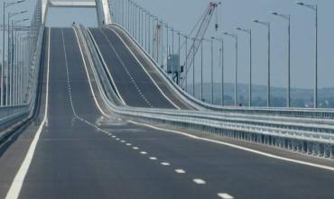 Фото Восстановлено движение автомобилей по Крымскому мосту, на очереди - железнодорожное