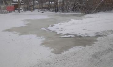 Фото Челябинские коммунальщики устранили течь на Бродокалмакском тракте