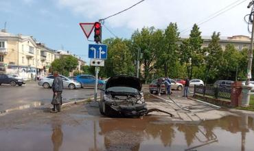 Фото В Копейске на перекрестке произошло ДТП с участием пяти машин, одна загорелась