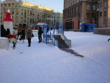 Фото На главной площади Челябинска открылся «Луна – парк». 