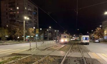 Фото В Челябинске два человека попали под трамваи и серьезно пострадали