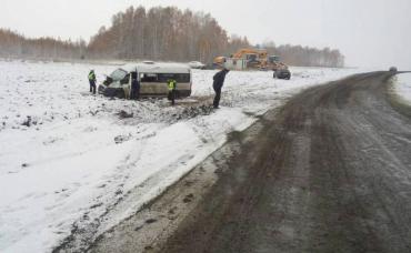 Фото В Аргаяшском районе маршрутка с пассажирами улетела в кювет