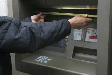 Фото В администрации села Уйского района неизвестные похитили из банкомата 400 тысяч рублей