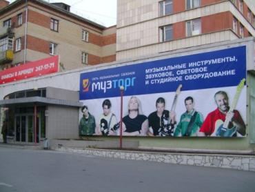 Фото В Челябинске «причешут» фасады магазинов