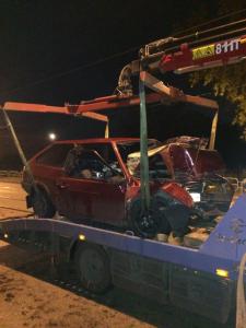 Фото В Магнитогорске пьяный водитель врезался в электроопору 