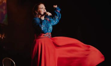 Фото  В Челябинске 16 октября состоится концерт Марины Девятовой «Посидим по-хорошему»
