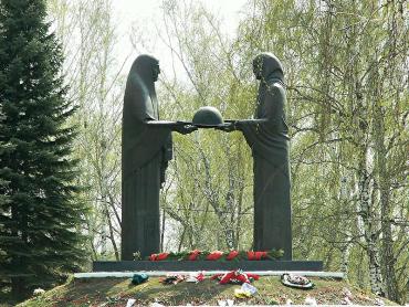 Фото Челябинские власти пресекут езду по могилам участников Великой Отечественной войны