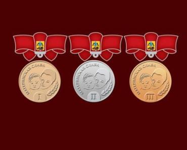 Фото Три многодетные мамы Челябинской области награждены знаком отличия «Материнская слава»