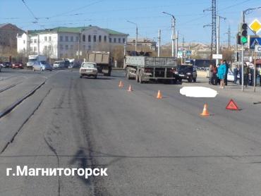 Фото В Магнитогорске «Камаз» насмерть сбил пенсионерку