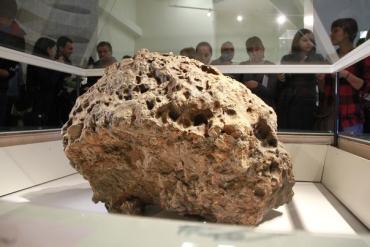 Фото Челябинский метеорит устроил аншлаг в Москве