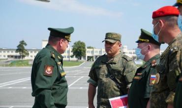 Фото Генерал Лапин представил уральским танкистам нового командира