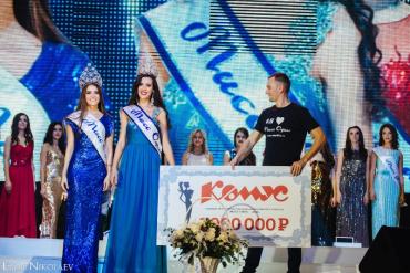 Фото Две офисные красавицы из Челябинска поборются за один миллион рублей
