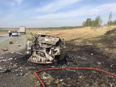 Фото В Копейске в "Лексусе" заживо сгорели три человека