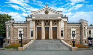 Фото Для зрителей Молодёжного  театра Челябинска  снегопад совпал с ценопадом