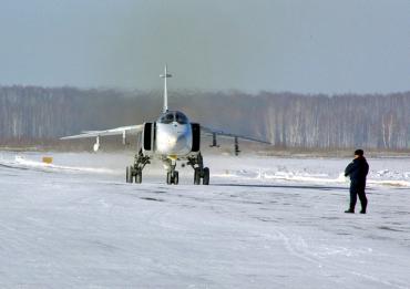 Фото У самолета СУ-24 с командиром авиабазы на борту отказали в полете оба двигателя