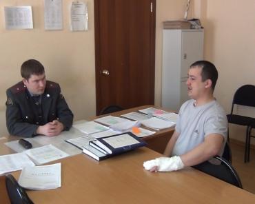 Фото В Челябинске при задержании преступника ранен полицейский