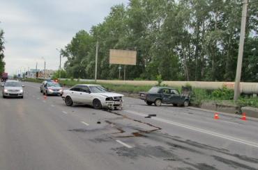 Фото В Миассе столкнулись иномарка и ВАЗ