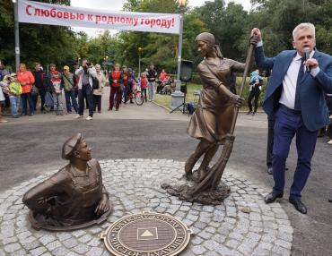 Фото В Магнитогорске молодежь помыла Дворника