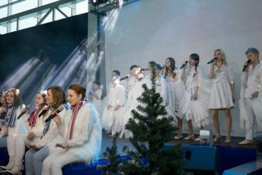Фото Классика поддержала «Необыкновенные елки» для «особых» семей 