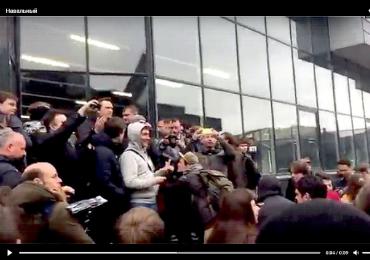 Фото В Челябинске представители диаспор потребовали, чтобы Навальный покинул город