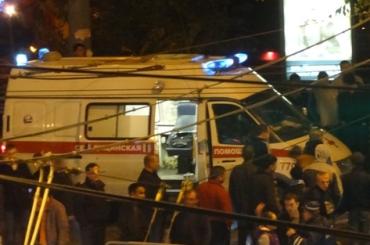 Фото В Челябинске на перекрестке столкнулись три авто: пострадали трое