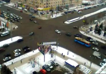Фото В центре Челябинска иномарка врезалась в пешеходов: есть жертвы (ВИДЕО)