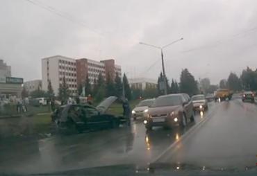 Фото Озерчанин разбил иномарку на мокрой дороге ВИДЕО