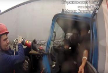 Фото Спасение водителя грузовика после ДТП с фурой попало на видео