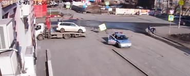 Фото Челябинский эвакуатор сбил дорожный знак на глазах у полицейских ВИДЕО
