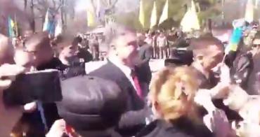 Фото Одесситы встретили Петра Порошенко митингом протеста и лозунгами «Фашизм не пройдет»