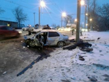Фото Подробности: в ДТП на Бродокалмакском тракте погибли двое мужчин и две женщины, три человека пострадали