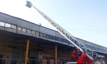 Фото В Челябинске при обрушении кровли складского здания пострадали четыре человека