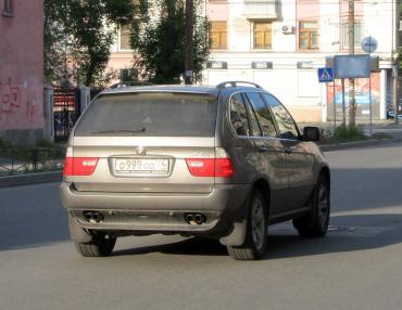 Фото Владелицей угнанного из челябинского автосервиса BMW-X5 является сестра бывшего вице-губернатора Бочкарева (ВИДЕО)