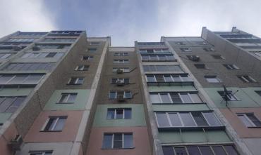 Фото В Челябинске 12-летний мальчик выпрыгнул из окна девятого этажа