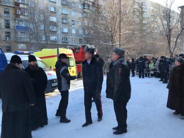 Фото Власти, ММК и единороссы окажут помощь семьям погибших и пострадавшим при обрушении дома в Магнитогорске