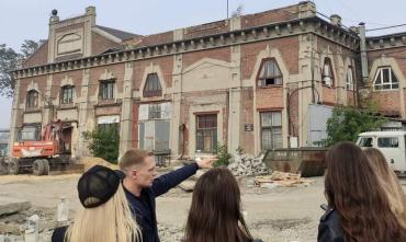 Фото Студенты-архитекторы побывали на месте будущей реновации первой электростанции Челябинска