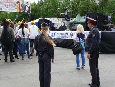 Фото Около 700 полицейских будут охранять челябинских школьников в День знаний