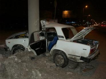 Фото В Челябинской области «копейка» врезалась в электроопору, пассажир погиб