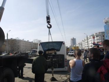 Фото В Челябинске из дорожного плена освобожден автобус