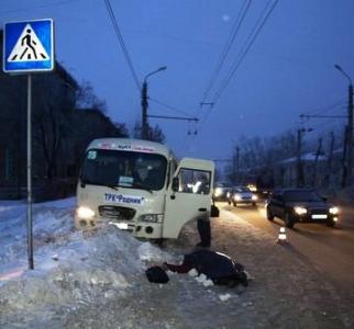 Фото В Челябинске вновь ДТП с маршруткой: насмерть сбита пенсионерка. На маршрутчиков готовится облава