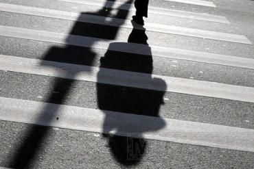 Фото В Челябинске иномарка сбила на пешеходе маму с шестимесячным сыном