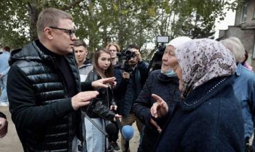 Фото Текслер после общения с жителями направил областных чиновников в Кулуево