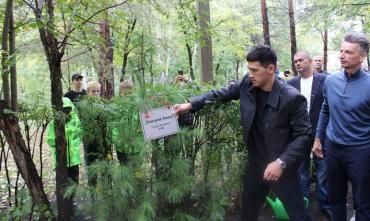Фото Аллею академиков бокса в Пласте пополнили новым именным деревом