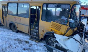 Фото Два человека погибли в ДТП со школьным автобусом в Челябинской области (ВИДЕО)